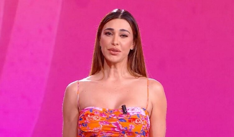 belen-rodriguez-si-commuove-ricordando-costanzo_C_1_article_40192_launch_horizontal_image