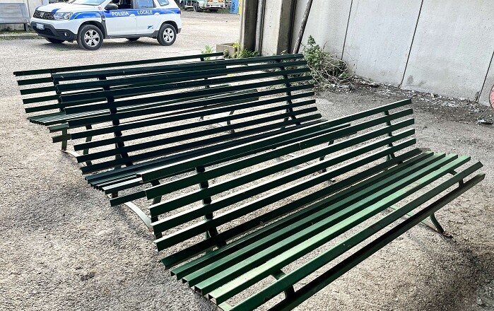 panchine rubate cisterna