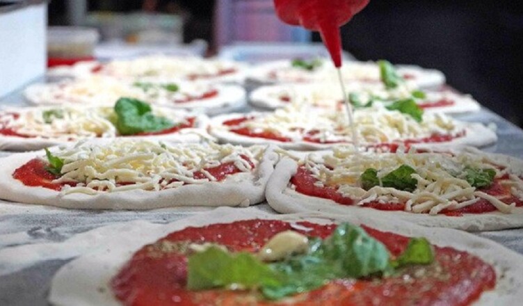 PIZZA...