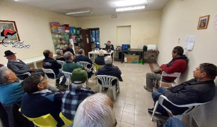 carabinieri incontrano anziani ad Anagni