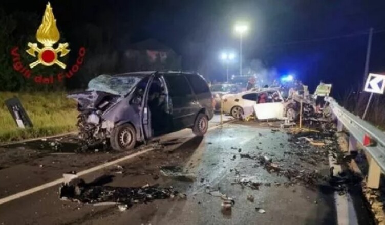 incidente frontale 4 morti