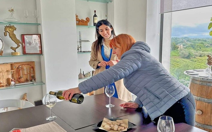 L'on. Rossi in visita alla Vini Terenzi.
