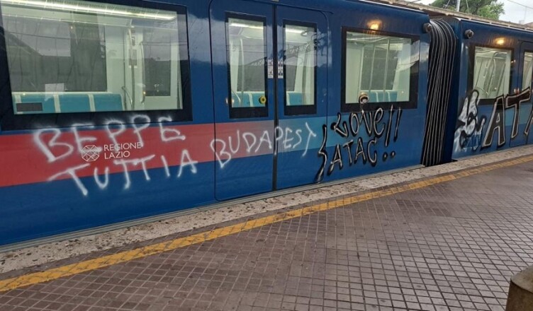 METROMARE TRENO REVISIONATO IMBRATTATO DAI VANDALI