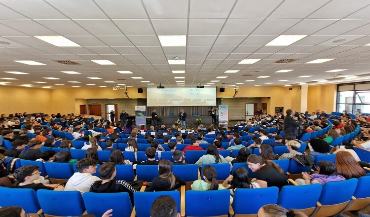 Premiazione 50 anni di Fiat... nelle scuole