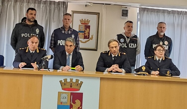 foto conferenza stampa OMICIDIO CASSINO