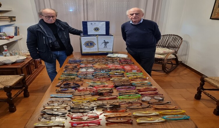 nostro Lions Club Val Comico ha effettuato la raccolta degli occhiali da vista usati
