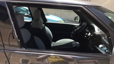ladri rubano borsa auto sora