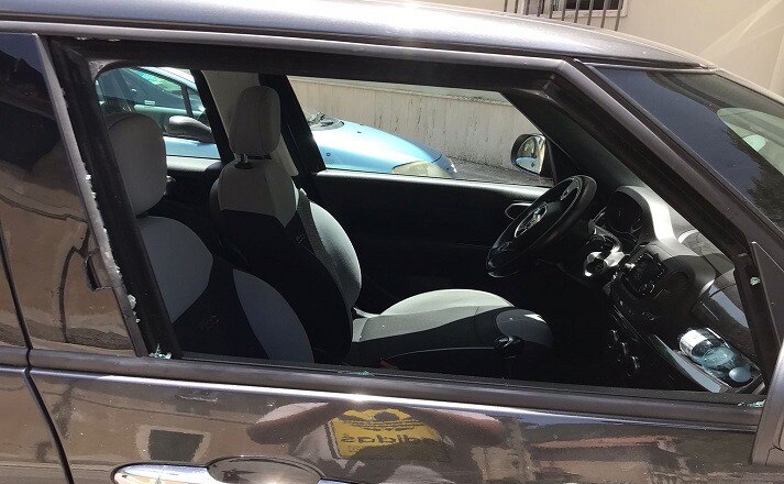 ladri rubano borsa auto sora