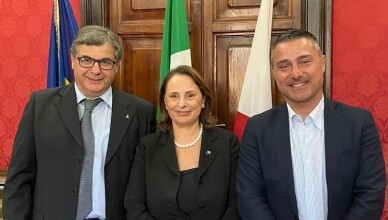 Mastroianni (sx), Regimenti (centro), Natalia (dx