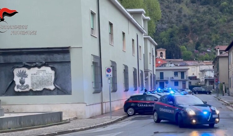 caserma carabinieri sora ....