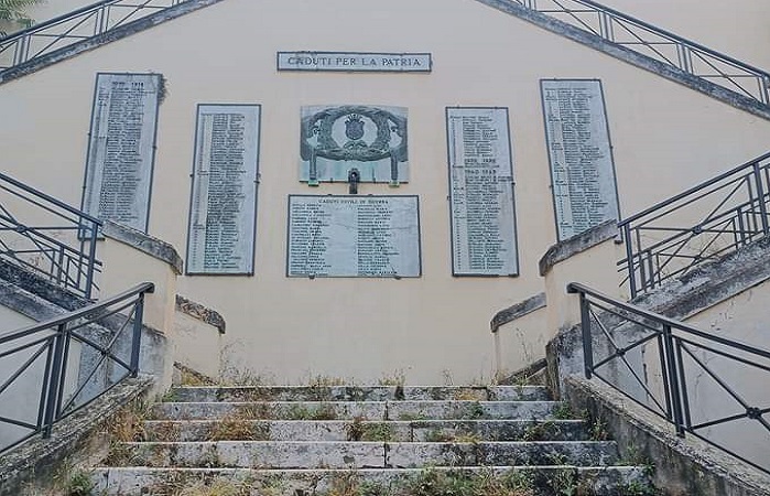 monumento ai caduti isola foto 1