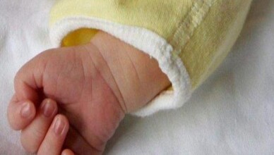 mano neonata