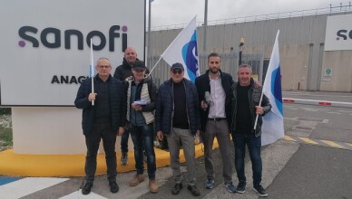 protesta dell'UGL Chimici davanti ai cancelli Sanofi di Anagni