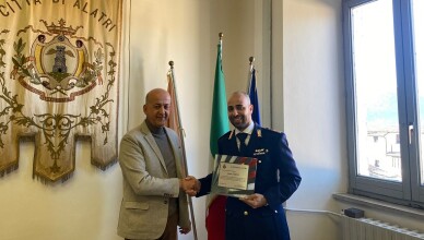 ALATRI - Una targa a Marco Carinci, l'agente salvò un uomo che minacciava di suicidarsi