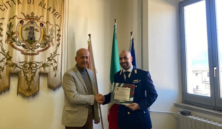 ALATRI - Una targa a Marco Carinci, l'agente salvò un uomo che minacciava di suicidarsi
