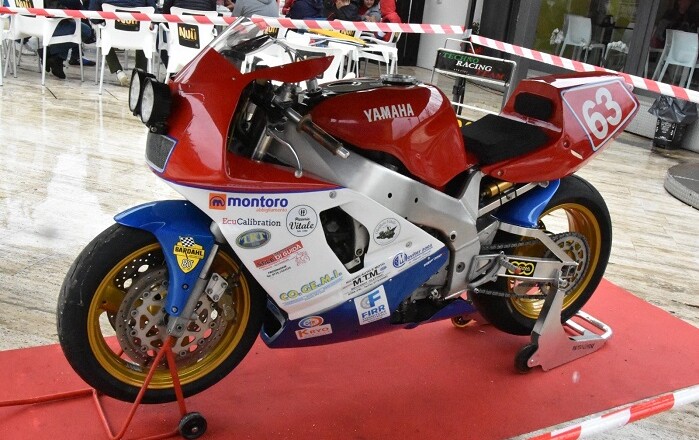AMAHA YZF750R