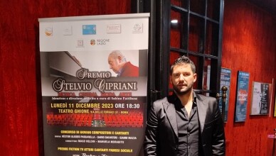 Americo Marinelli riceve il premio come compositore in onore di Stelvio Cipriani
