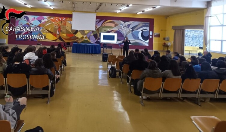 Carabinieri incontrano con gli alunni del Liceo Linguistico e delle Scienze Umane Statale Vincenzo Gioberti