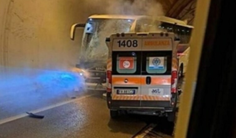 INCIDENTE PULLMAN E AMBULANZA
