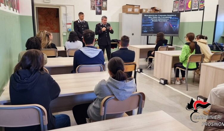 Incontro dei Carabinieri con gli alunni del Liceo Artistico Statale Antonio Valente SORA