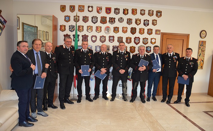 Il Comandante Provinciale, Col. Gabriele Mattioli, saluta i Carabinieri che vanno in congedo