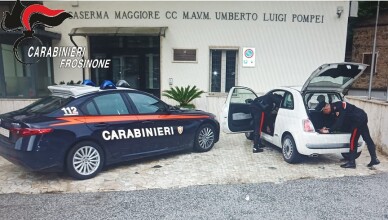 Rubano due auto ma vengono intercettati dai Carabinieri. Arrestati due pregiudicati campan