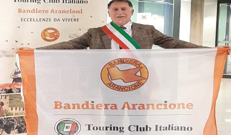 1 scappaticci con bandiera arancione Bit