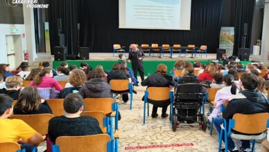 I Carabinieri incontrano gli alunni della scuola elementare Di Biasio Cassino