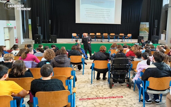 I Carabinieri incontrano gli alunni della scuola elementare Di Biasio Cassino
