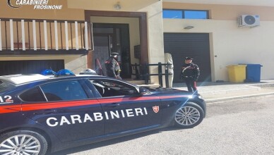 SORPRESO MENTRE RUBAVA IN UN APPARTAMENTO, 42ENNE FERMATO DAL TASER DEI CARABINIERI E TRATTO IN ARRESTO
