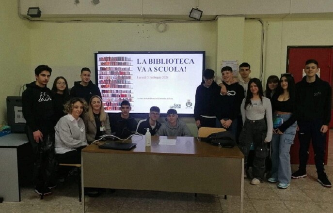 la biblioteca va a scuola