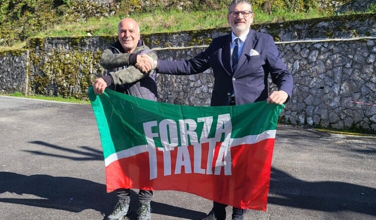 Gianluca Quadrini da il benvenuto in Forza Italia a Nazareno Savelli