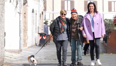 Nella foto a sinistra Francesca Fiorini, al centro l'avvocato Cesare Natalizio e a destra la candidata a sindaco Antonella Di Pucchio
