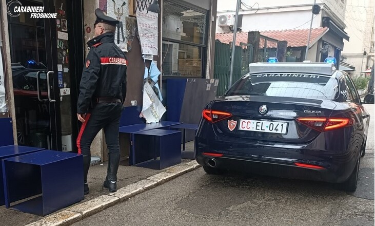 RAPINA PRESSO ESERCIZIO COMMERCIALE. ARRESTATA 52ENNE