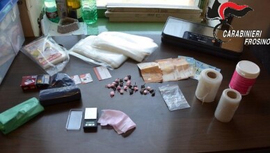 n giro con 14 dosi di cocaina e 15 dosi di crack