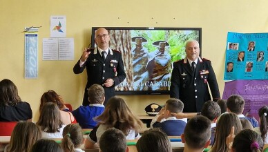 Frosinone Lezione di legalità dei Carabinieri di Frosinone alla scuola elementare La Rinascita