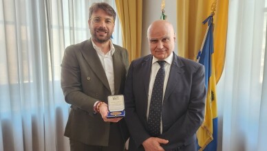 IL PRESIDENTE DELLA PROVINCIA DI FROSINONE LUCA DI STEFANO SALUTA IL PROCURATORE CAPO ANTONIO GUERRIERO IN OCCASIONE DEL SUO PENSIONAMENTO
