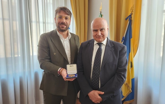 IL PRESIDENTE DELLA PROVINCIA DI FROSINONE LUCA DI STEFANO SALUTA IL PROCURATORE CAPO ANTONIO GUERRIERO IN OCCASIONE DEL SUO PENSIONAMENTO