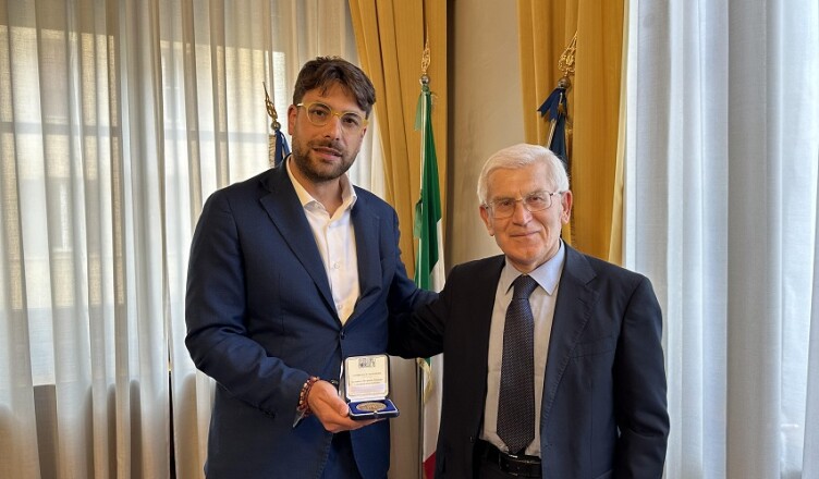 IL PRESIDENTE DELLA PROVINCIA DI FROSINONE, LUCA DI STEFANO, SALUTA IL SINDACO DI COLFELICE BERNARDO DONFRANCESCO