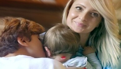 SABINA LICURDI CON I DUE FIGLI 1