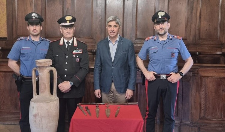 I CARABINIERI CONSEGNANO ALLA CITTA’ DI VEROLI DEI REPERTI STORICI DI GRANDE VALORE ARTISTICO