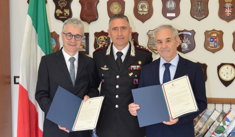 Il Comandante Provinciale, Col. Gabriele Mattioli, saluta i Luogotenenti Carica Speciale che vanno in congedo, Antonio DE SANTIS e Gaetano CAMPANELLA
