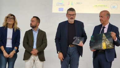 Il Vicepresidente di ANCI Lazio, Quadrini, elogia il nuovo logo e premia i Comuni