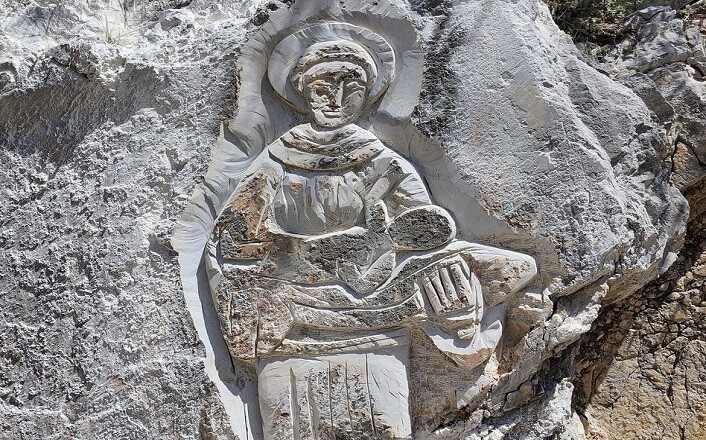 PASTENA STATUA DI SANT'ANTONIO SCAVATA NELLA ROCCIA