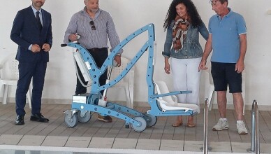 ROCCASECCA, UN SOLLEVATORE ELETTRICO PER PERMETTERE A TUTTI DI UTILIZZARE LA PISCINA