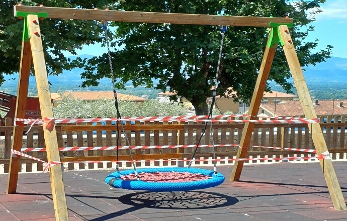 ROCCASECCA, DI NUOVO VANDALIZZATA L’AREA GIOCHI DI PIAZZA MERCATO