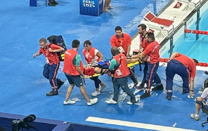 Olimpiadi 2024, nuotatrice collassa dopo la gara dei 200 metri