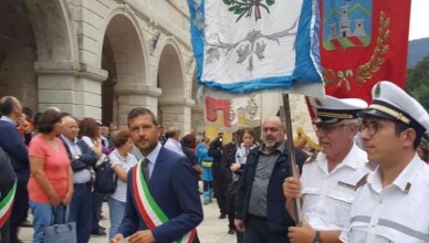 ROCCASECCA, DOPO ANNI DI INGRESSI SEPARATI, FINALMENTE LE DUE COMPAGNIE DI PELLEGRINI ENTRERANNO INSIEME NELLA BASILICA DI CANNETO