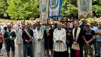 ROCCASECCA, LE DUE COMPAGNIE ENTRANO INSIEME NELLA BASILICA DI CANNETO