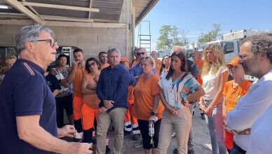 Sindaco e operatori Cisterna Ambiente